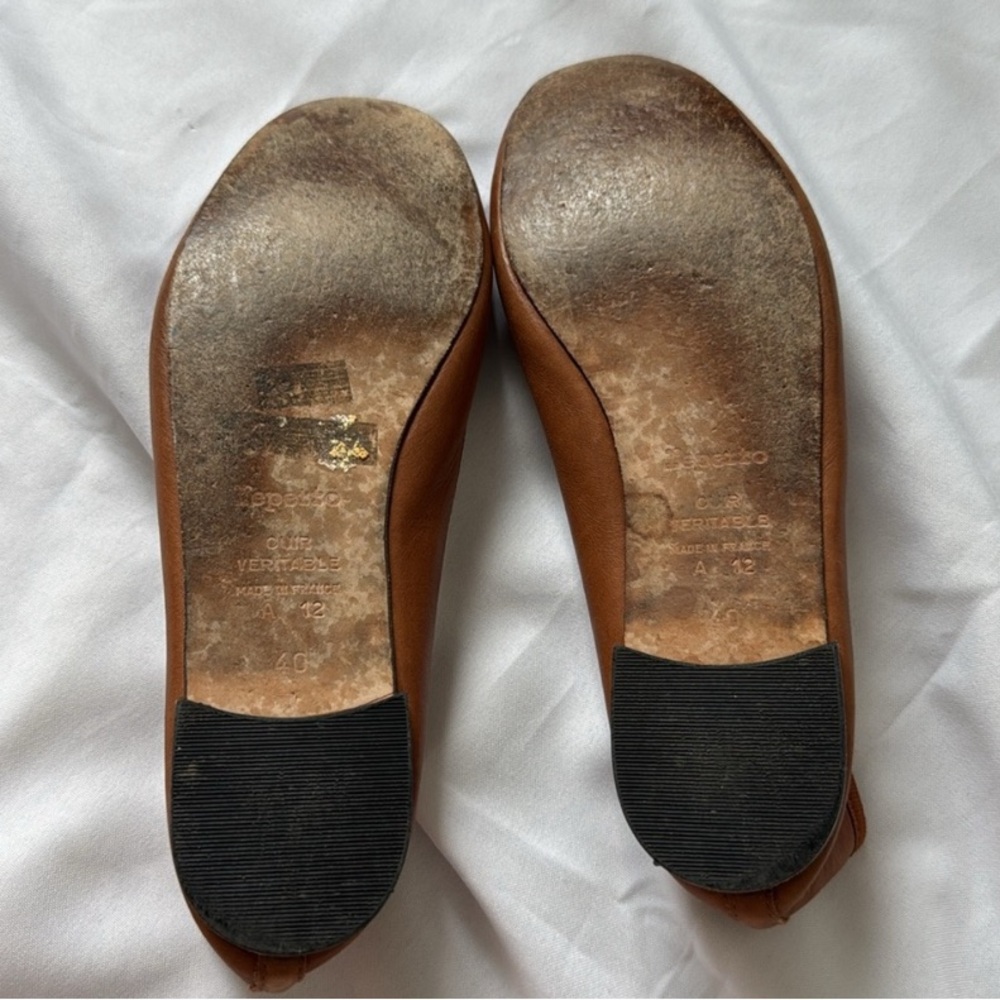 SOLD SOLD on Depop 

Repetto Women's Tan Ballet Flats - Picture 4 of 5